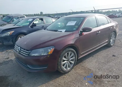 2012 Volkswagen Passat 2.5L Sel z USA, uszkodzony, nr VIN 1VWCH7A31CC037551